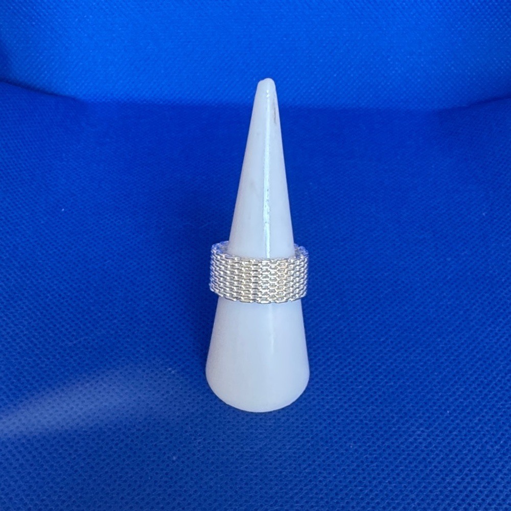 Elegant Silver Mesh Ring